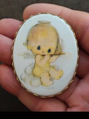 Super Cute 1970s Rare Hallmark Angel Cherub Girl Cameo Gold Tone Brooch